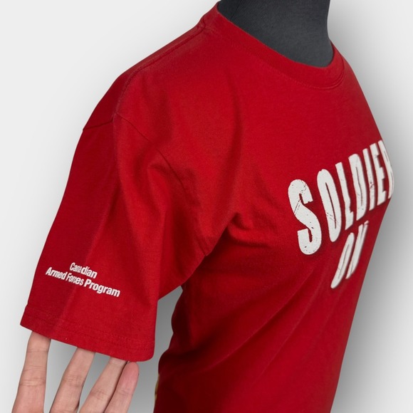 Soldier On Canadian Armed Forces Red T-Shirt Fruit of the Loom Small CAF - Picture 4 of 8